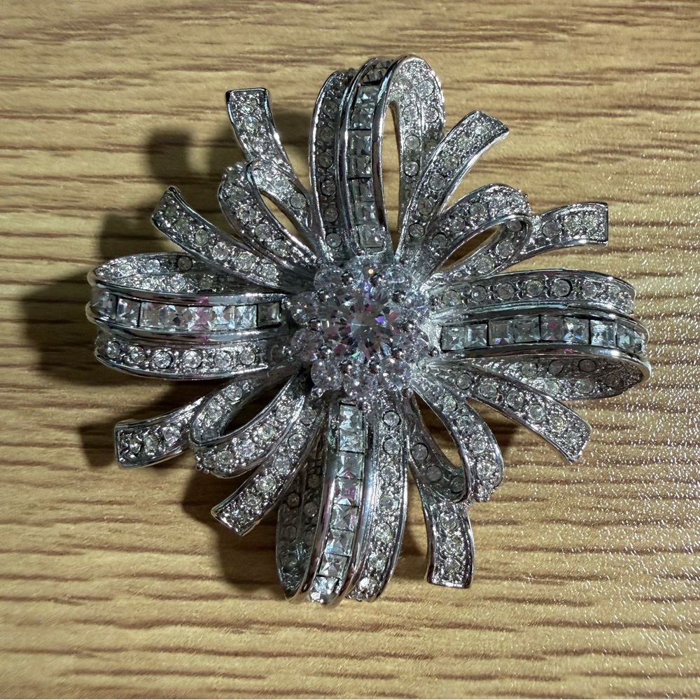 Silver Tone and Clear Rhinestone Round Flower Brooch Ribbon